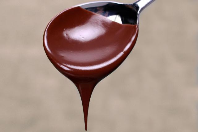 chocolate-sauce-coconut-oil